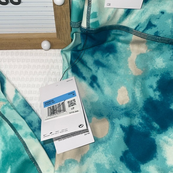 Nike One Women’s Dri-Fit Tie-Dye Cropped Mid-Rise Tight Fit Leggings Size Medium - Picture 3 of 5